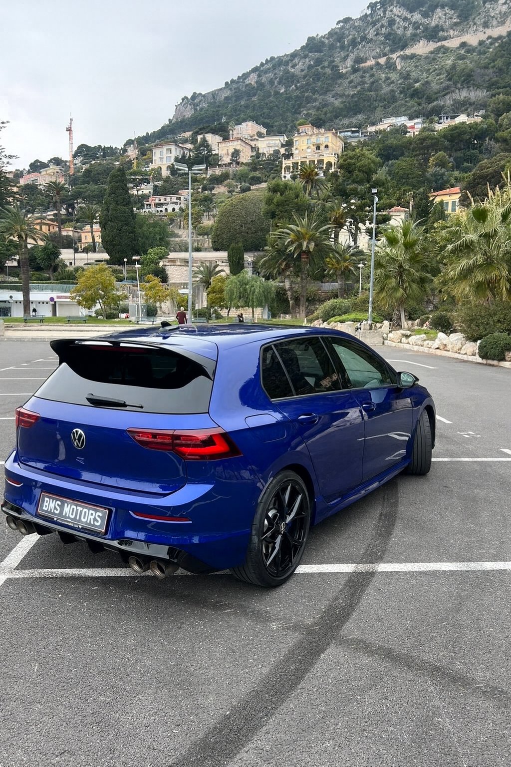 BMW M8 Gran Coupé Bleu Vue 3